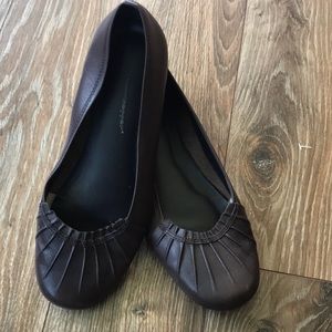 Ladies brown flats